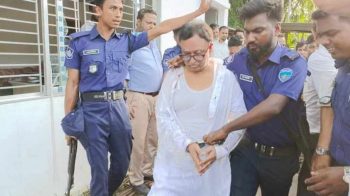 ছবি : ঘটনাস্থল থেকে হামলায় নেতৃত্বদানকারী ঠিকাদার এস.এম মঞ্জরুল হককে গত বৃহস্পতিবার পুলিশ গ্রেপ্তার করে।