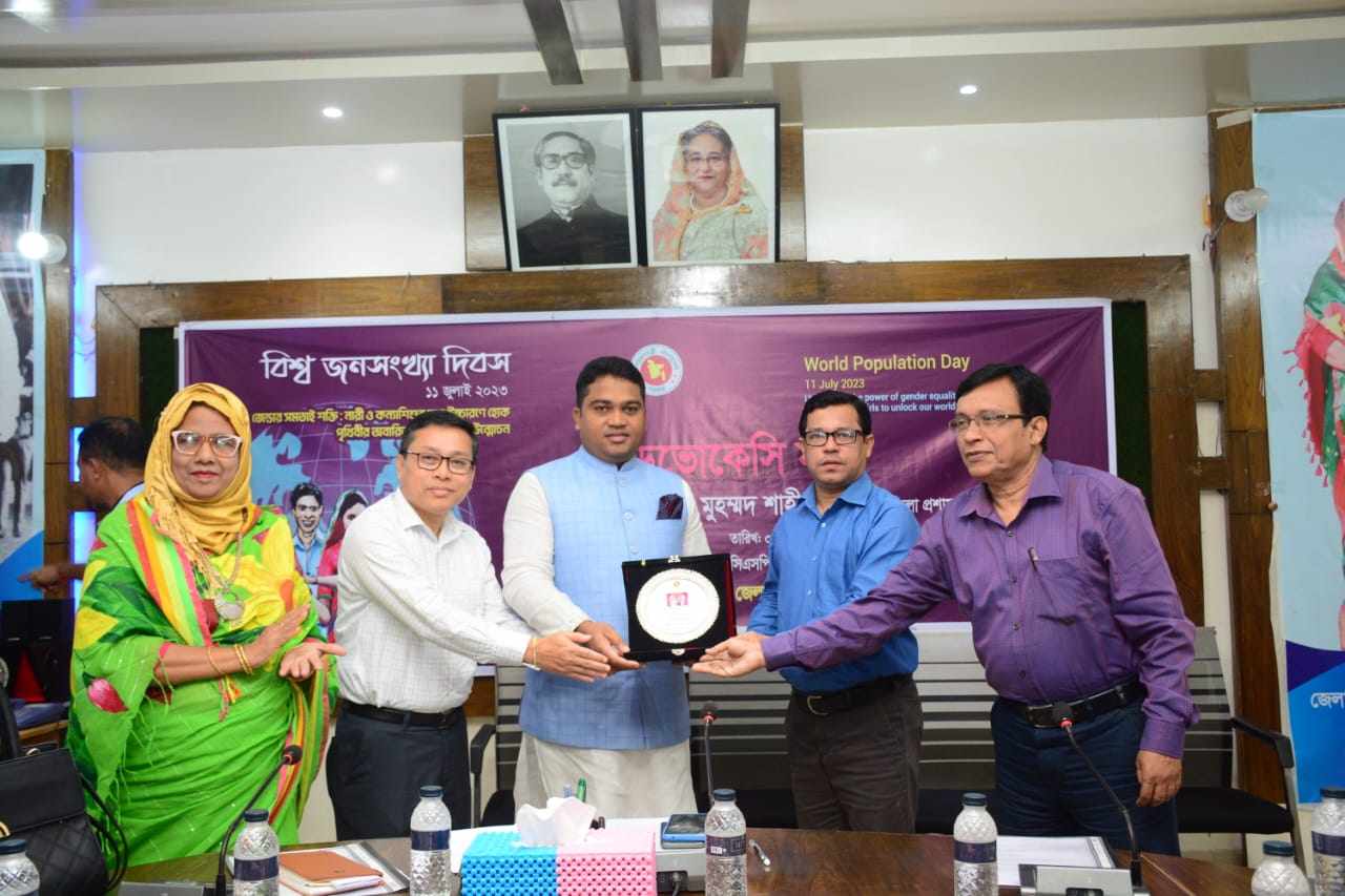 কক্সবাজার জেলায় শ্রেষ্ঠ চেয়ারম্যান হিসেবে আমজাদ হোসেন খোকন