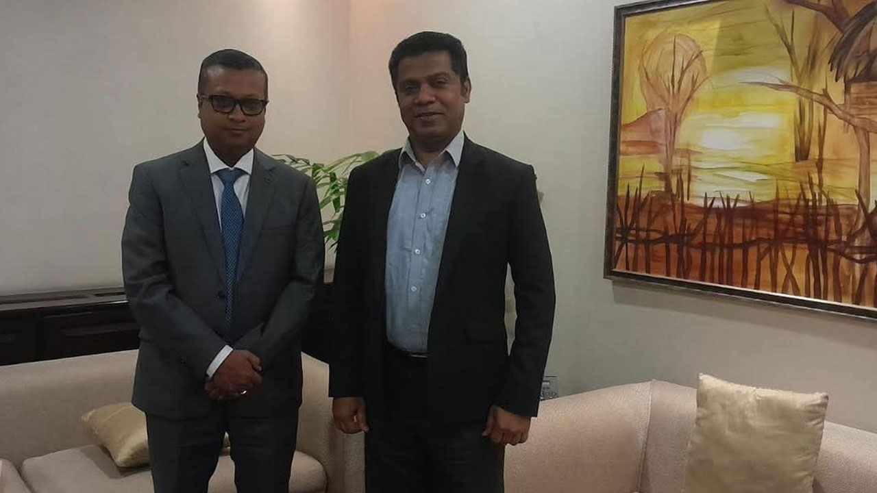 ঢাকার প‌থে শ্রীলঙ্কার স্বাস্থ্যমন্ত্রী, যোগ দে‌বেন শপথ অনুষ্ঠা‌নে